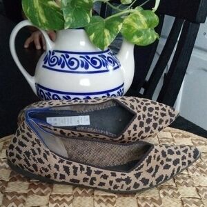 Rothy's Tan and Black Flats